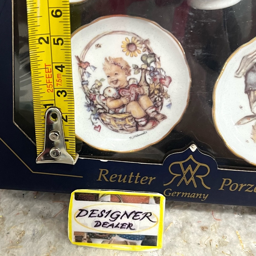 M.J.Hummel Mini Tea Set - Picture 8 of 11